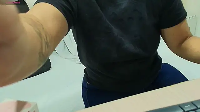 gisell gomez online show from 10/05/25, 12:07