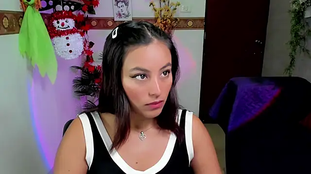 Cameroon-Diaz online show from 11/24/25, 01:55