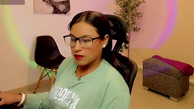 Snapshot of Cameroon-Diaz chatting on 10/11/25, 01:56 Cameroon-Diaz online show from 10/11/25, 01:56