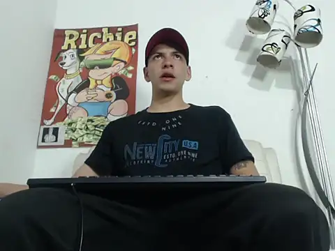 Snapshot of Thomasjons_ chatting on 11/09/25, 02:37 Thomasjons online show from 11/09/25, 02:37