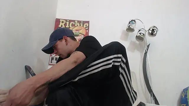 Thomasjons  online show from 12/19/25, 07:49