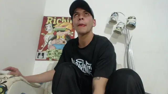 Snapshot of Thomasjons_ chatting on 12/17/25, 03:44 Thomasjons online show from 12/17/25, 03:44