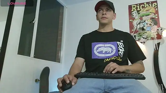 Snapshot of Thomasjons_ chatting on 06/14/26, 02:24 Thomasjons online show from 06/14/26, 02:24