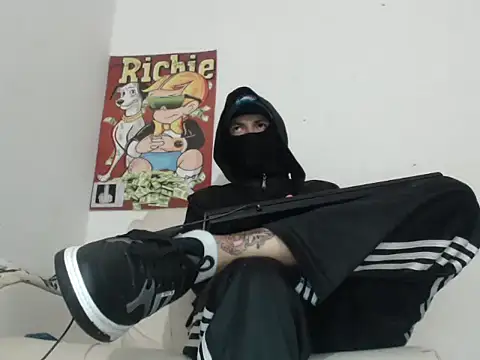 Snapshot of Thomasjons_ chatting on 11/04/25, 12:47 Thomasjons online show from 11/04/25, 12:47