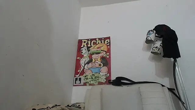 Snapshot of Thomasjons_ chatting on 12/14/25, 05:40 Thomasjons online show from 12/14/25, 05:40