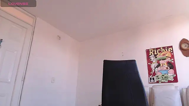 Thomasjons  online show from 04/25/26, 07:22