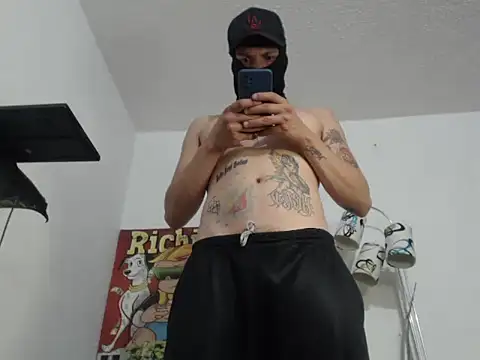 Snapshot of Thomasjons_ chatting on 11/11/25, 02:28 Thomasjons online show from 11/11/25, 02:28