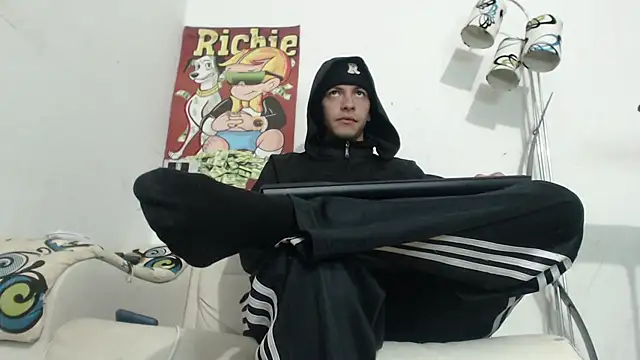 Snapshot of Thomasjons_ chatting on 11/18/25, 09:12 Thomasjons online show from 11/18/25, 09:12