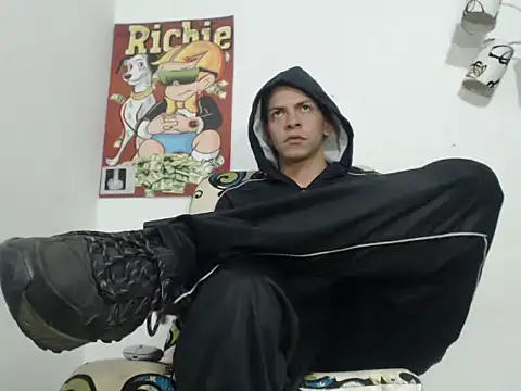 Snapshot of Thomasjons_ chatting on 10/21/25, 01:16 Thomasjons online show from 10/21/25, 01:16