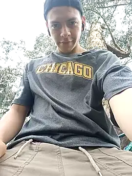 Snapshot of Thomasjons_ chatting on 11/29/25, 04:40 Thomasjons online show from 11/29/25, 04:40