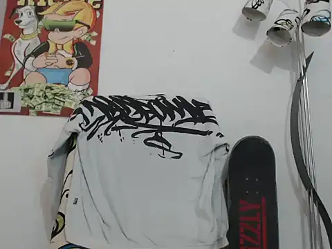 Snapshot of Thomasjons_ chatting on 10/15/25, 06:38 Thomasjons online show from 10/15/25, 06:38