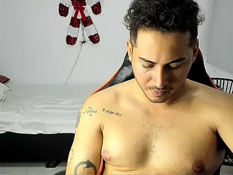 Snapshot of ashlan_king chatting on 12/22/25, 04:01 ashlan king online show from 12/22/25, 04:01