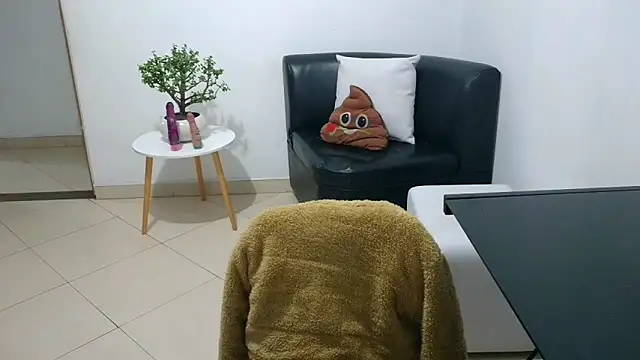 Zendaya11 online show from 09/18/25, 10:57