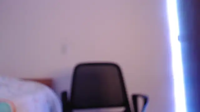 Snapshot of axel_davis_ chatting on 10/05/25, 03:30 axel davis online show from 10/05/25, 03:30