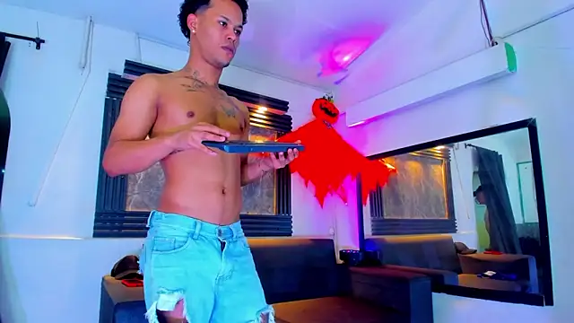 Snapshot of Rick_big chatting on 10/15/25, 04:00 Rick big online show from 10/15/25, 04:00