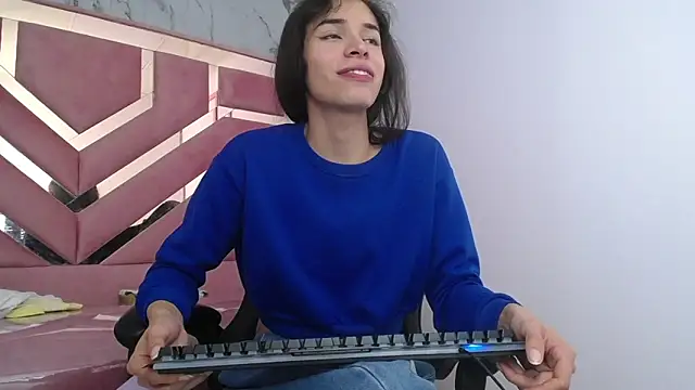 Mia swift ch online show from 10/18/25, 03:14