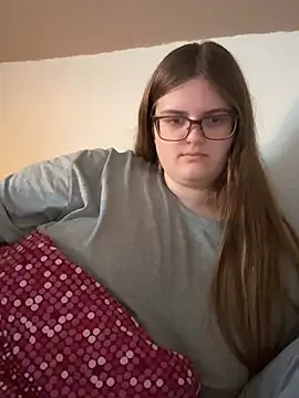 Snapshot of CurvyPaar2 chatting on 02/04/26, 03:51 CurvyPaar2 online show from 02/04/26, 03:51