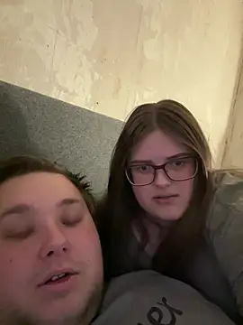 Snapshot of CurvyPaar2 chatting on 02/17/26, 06:16 CurvyPaar2 online show from 02/17/26, 06:16