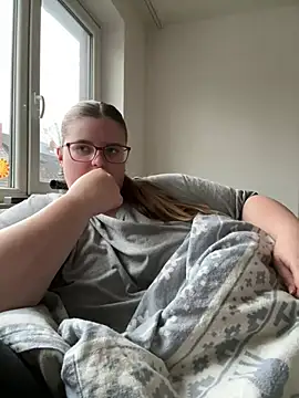 Snapshot of CurvyPaar2 chatting on 02/12/26, 03:34 CurvyPaar2 online show from 02/12/26, 03:34