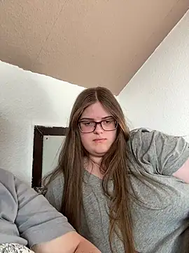 Snapshot of CurvyPaar2 chatting on 02/15/26, 10:25 CurvyPaar2 online show from 02/15/26, 10:25