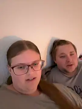 Snapshot of CurvyPaar2 chatting on 09/14/25, 02:06 CurvyPaar2 online show from 09/14/25, 02:06