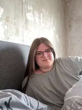 Snapshot of CurvyPaar2 chatting on 02/19/26, 01:41 CurvyPaar2 online show from 02/19/26, 01:41