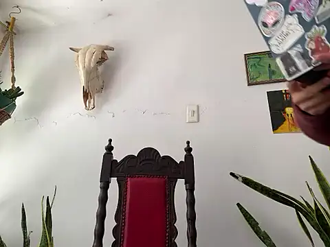 Snapshot of camille_delrey chatting on 10/29/25, 04:50 camille delrey online show from 10/29/25, 04:50