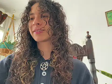 Snapshot of camille_delrey chatting on 11/02/25, 04:34 camille delrey online show from 11/02/25, 04:34