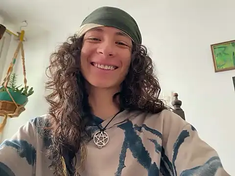 Snapshot of camille_delrey chatting on 11/06/25, 06:23 camille delrey online show from 11/06/25, 06:23