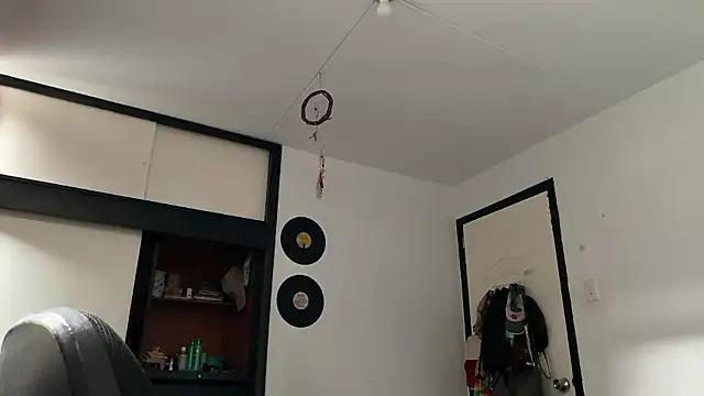 Snapshot of camille_delrey chatting on 11/27/25, 07:47 camille delrey online show from 11/27/25, 07:47