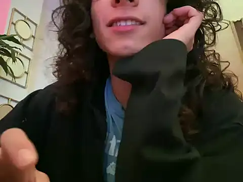 Snapshot of camille_delrey chatting on 10/16/25, 01:58 camille delrey online show from 10/16/25, 01:58