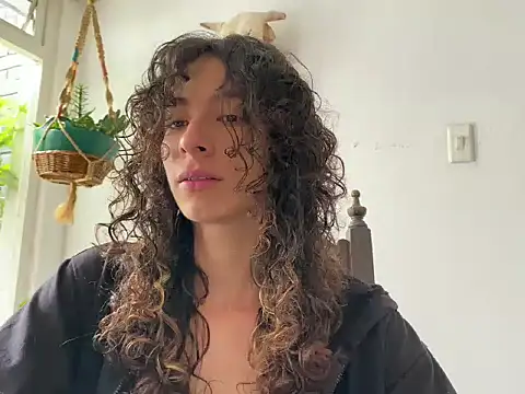 Snapshot of camille_delrey chatting on 10/30/25, 04:26 camille delrey online show from 10/30/25, 04:26