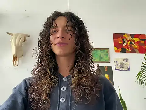 Snapshot of camille_delrey chatting on 10/31/25, 06:15 camille delrey online show from 10/31/25, 06:15