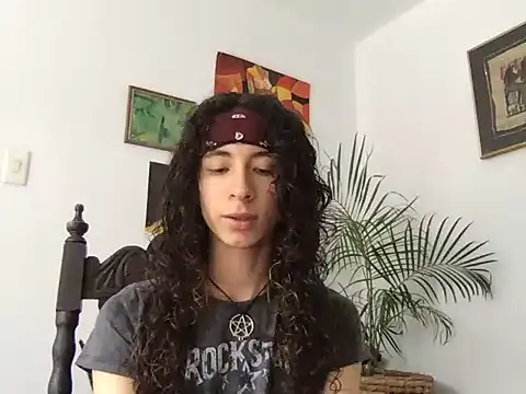 Snapshot of camille_delrey chatting on 11/07/25, 05:17 camille delrey online show from 11/07/25, 05:17