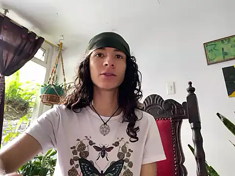 Snapshot of camille_delrey chatting on 11/08/25, 02:31 camille delrey online show from 11/08/25, 02:31