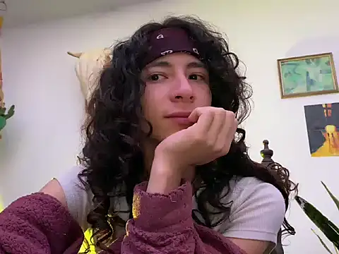 Snapshot of camille_delrey chatting on 11/11/25, 01:33 camille delrey online show from 11/11/25, 01:33