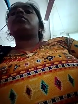 Snapshot of Hot_crety chatting on 10/31/25, 08:44 Hot crety online show from 10/31/25, 08:44