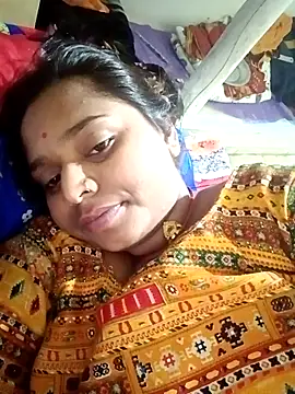 Snapshot of Hot_crety chatting on 10/30/25, 05:32 Hot crety online show from 10/30/25, 05:32