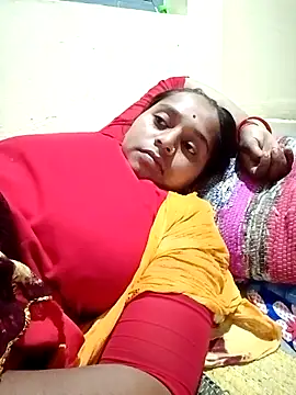 Snapshot of Hot_crety chatting on 10/29/25, 02:10 Hot crety online show from 10/29/25, 02:10