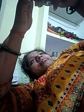 Hot crety online show from 12/04/25, 05:45