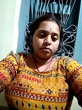 Snapshot of Hot_crety chatting on 10/17/25, 12:47 Hot crety online show from 10/17/25, 12:47