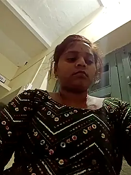 Snapshot of Hot_crety chatting on 10/17/25, 12:51 Hot crety online show from 10/17/25, 12:51