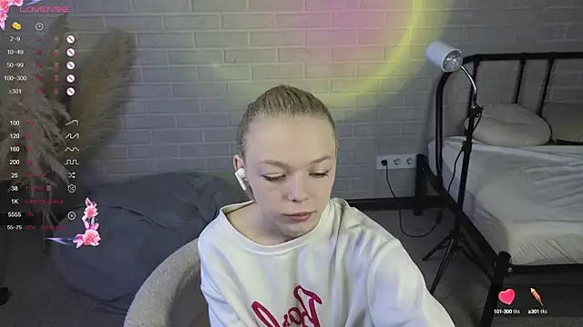 MillaHolt online show from 09/17/25, 08:27