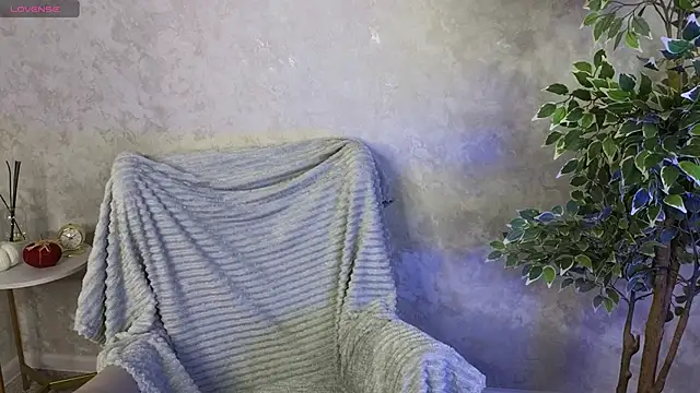 MillaHolt online show from 11/14/25, 09:57