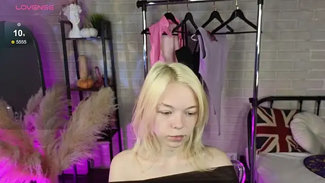 MillaHolt online show from 10/22/25, 08:47