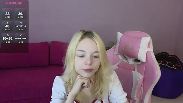 MillaHolt online show from 12/14/25, 09:15