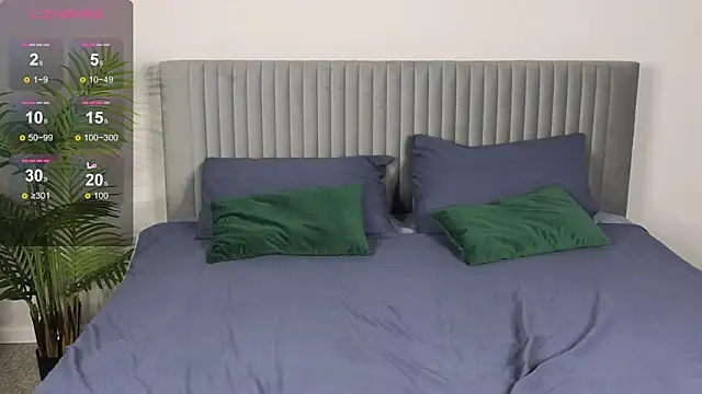 MillaHolt online show from 10/10/25, 08:26