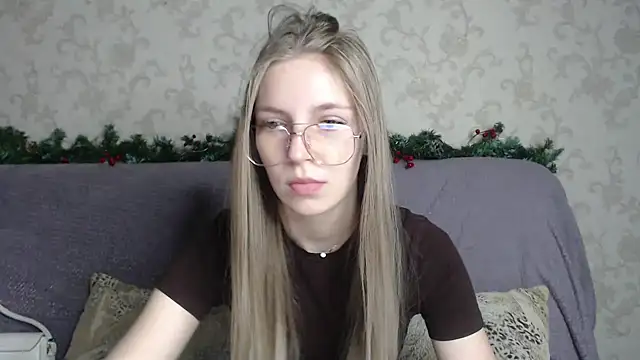 HitGyrl online show from 12/21/25, 01:08