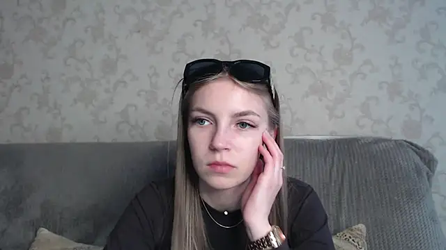 HitGyrl online show from 04/30/26, 08:10