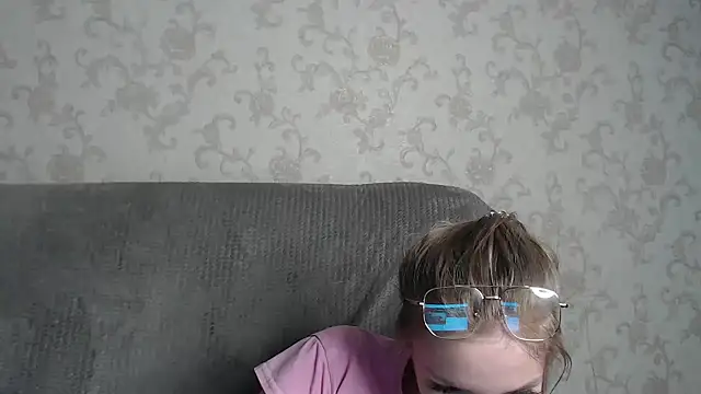 HitGyrl online show from 04/14/26, 01:27